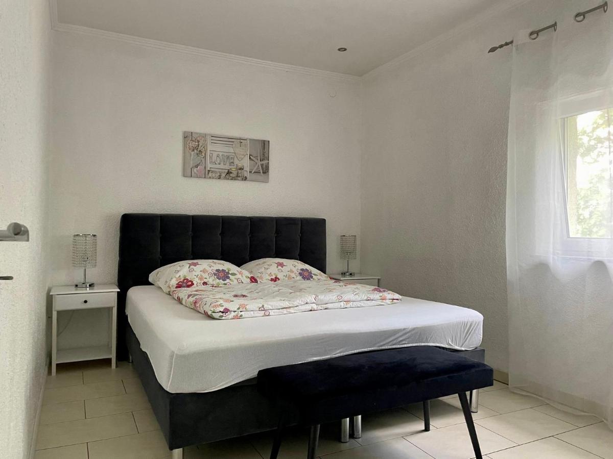 Easystay#4 Home Cinema Ferienwohnung In Kliniknaehe Mit Balkon, Boxspringbett & Netflix Bad Oeynhausen Eksteriør billede